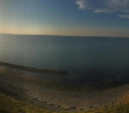 Cozy Coastal Retreat On The