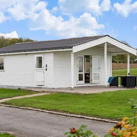 Immaculate 2-bed House At The 12h